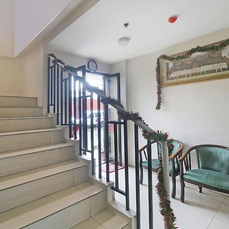 OYO 896 Silverio Suites Manila Exterior foto