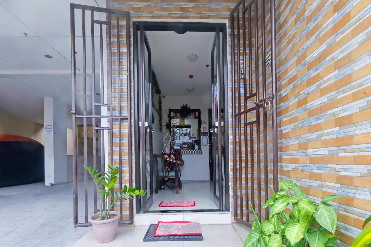 OYO 896 Silverio Suites Manila Exterior foto