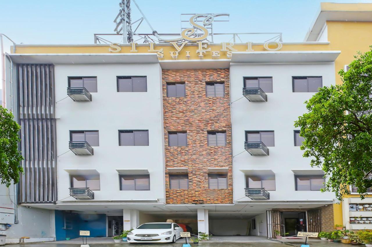 OYO 896 Silverio Suites Manila Exterior foto